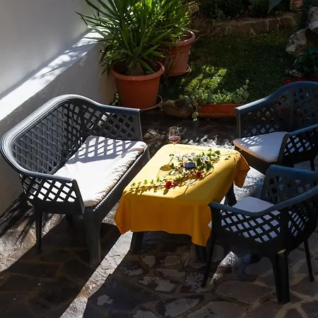 Oda ve Kahvaltı S'ortensia Mamoiada