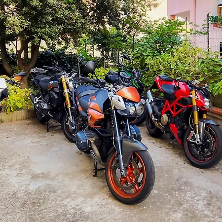 Oda ve Kahvaltı S'ortensia 3*